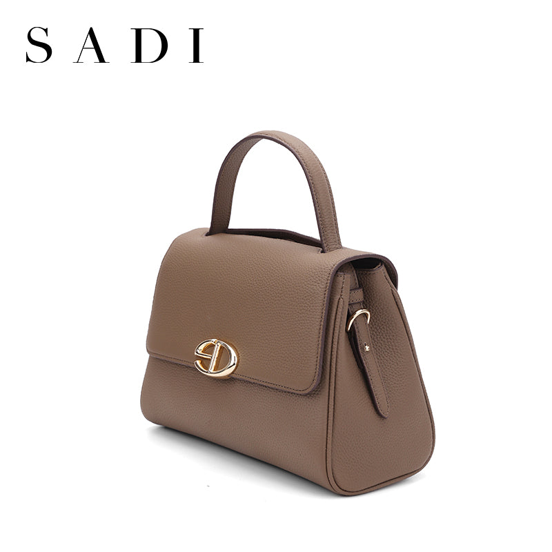 Fashionable, classic and all-match piggy bag, suitable for single-shoulder and crossbody carrying.