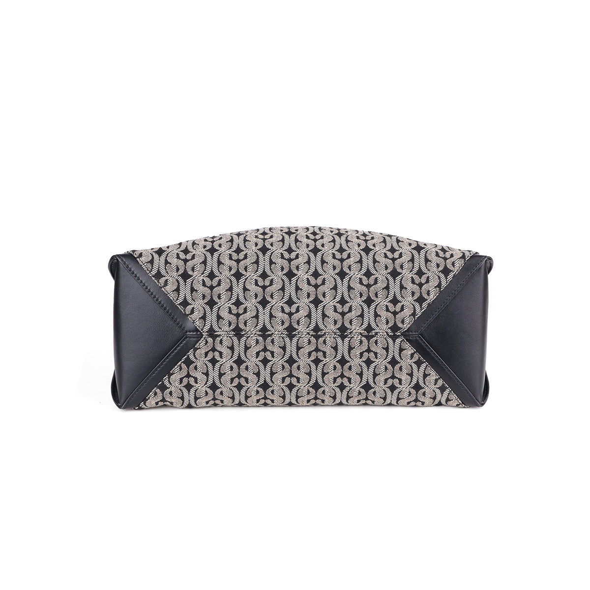 حقيبة SD Monogram Hobo أنيقة وكلاسيكية ومتوفرة للحمل على كتف واحد أو عبر الجسم.