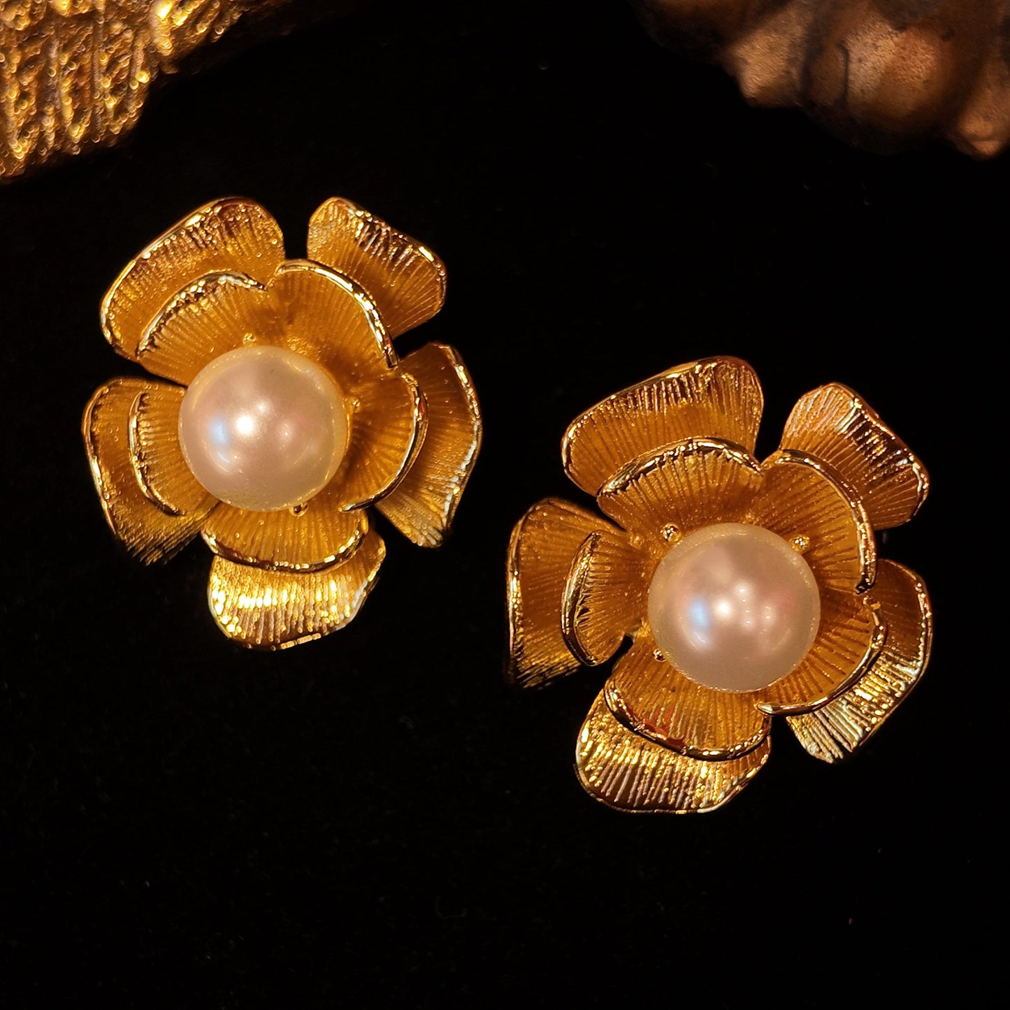Camellia pearl ear clip JA003
