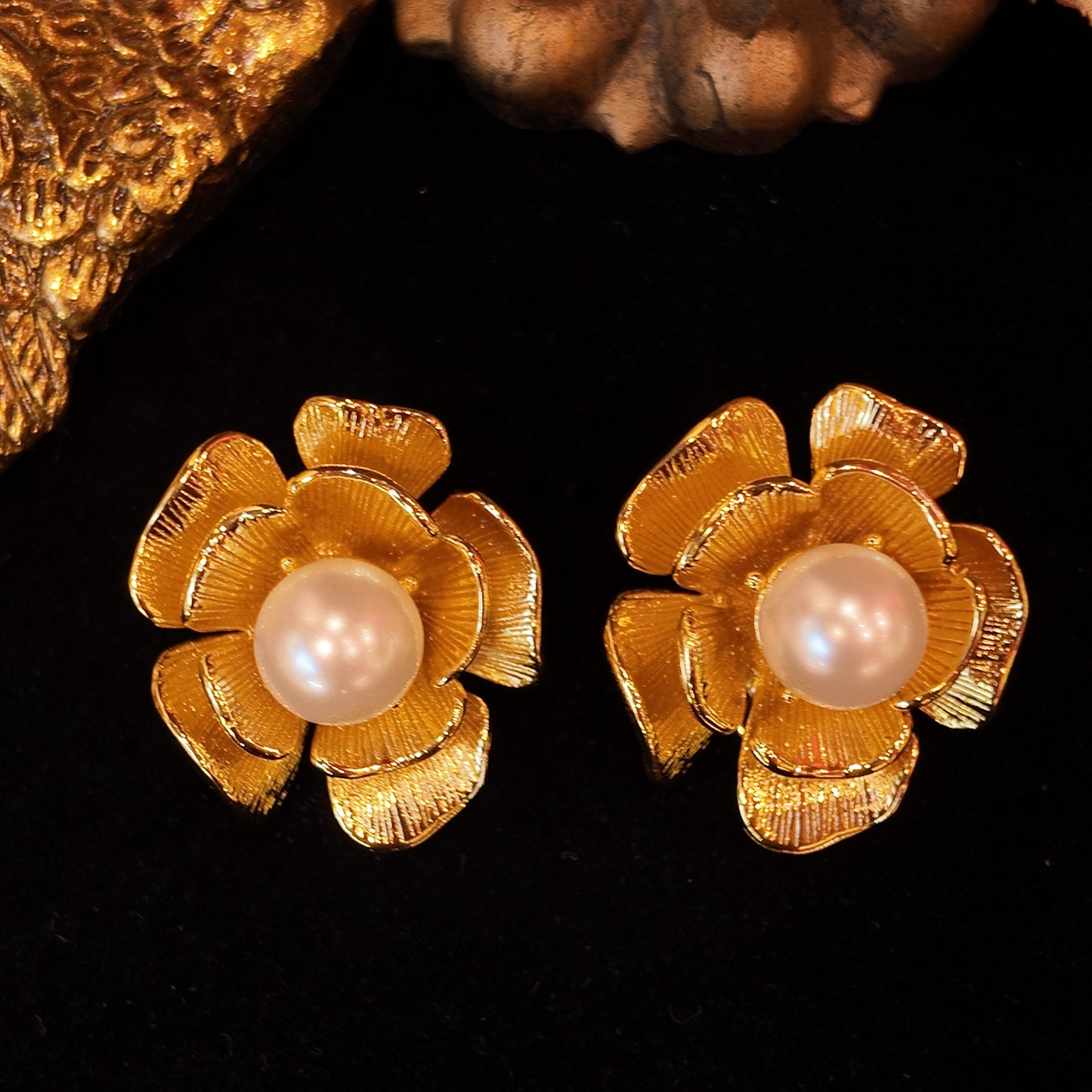 Camellia pearl ear clip JA003