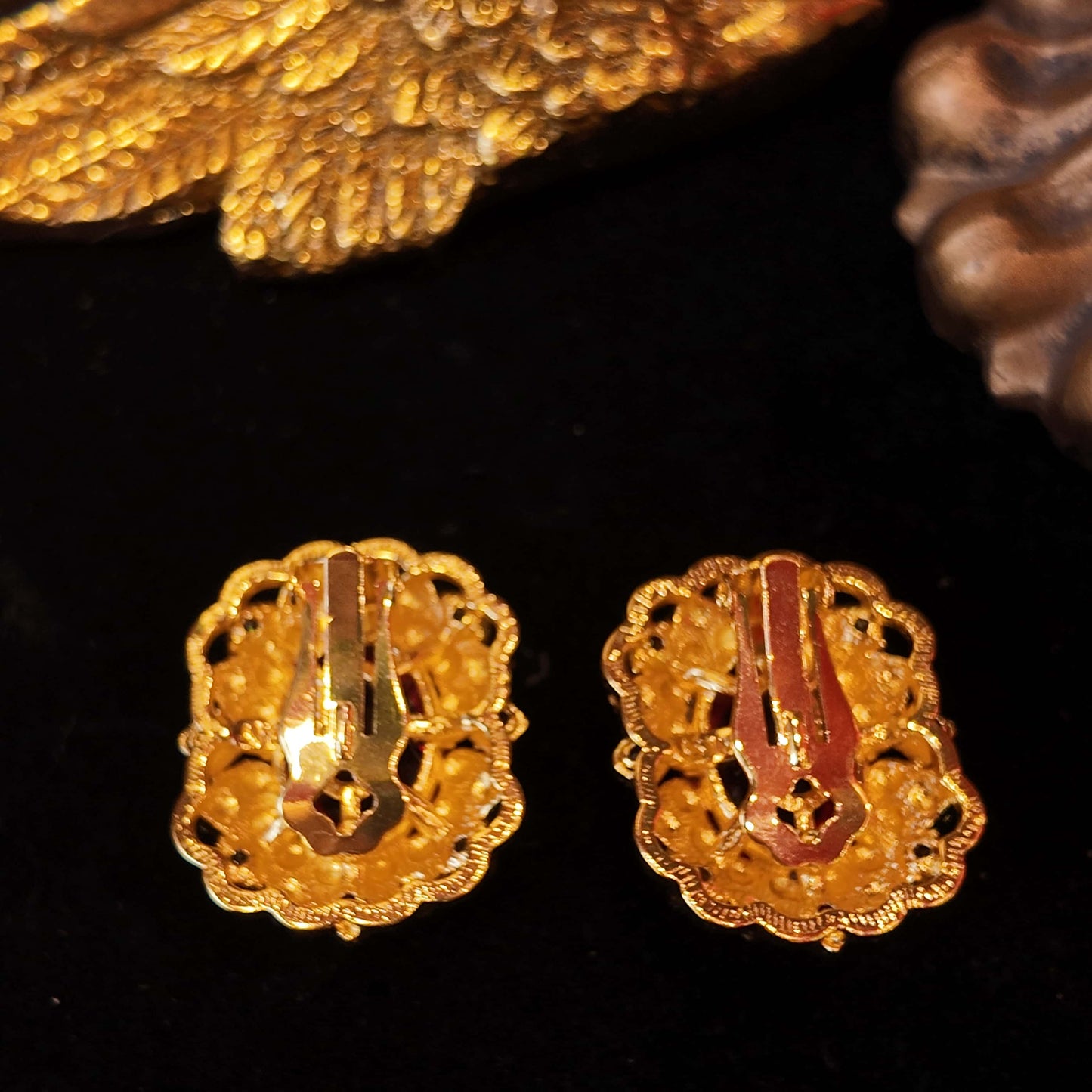 Red glazed ear clip JA004