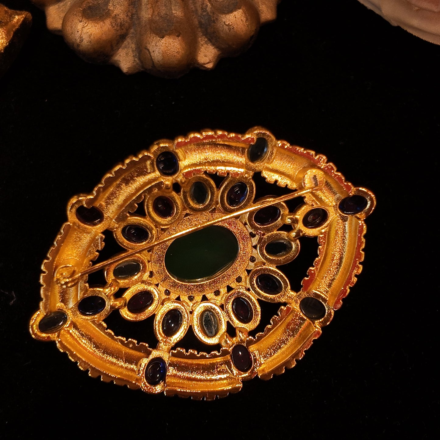 Oval glass brooch JA009