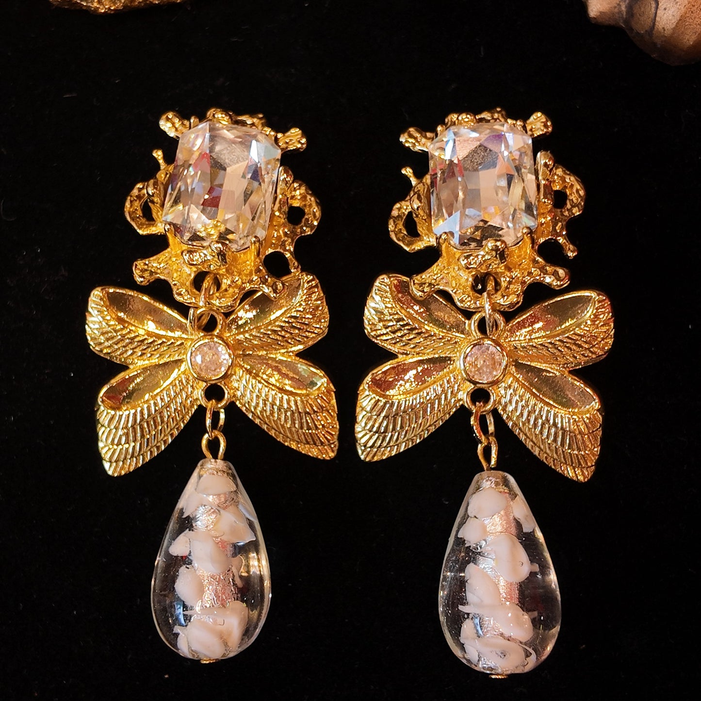 Vintage King Pendant White Ear Clip JA018