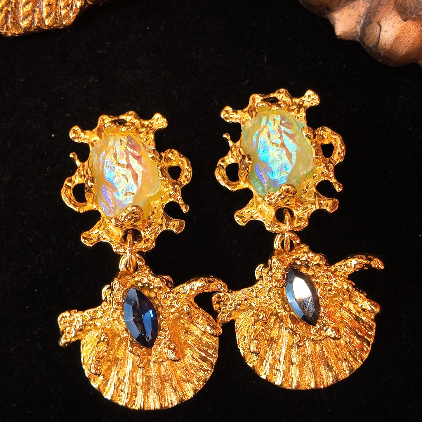 Vintage King Pendant Shell Ear Clip JA019