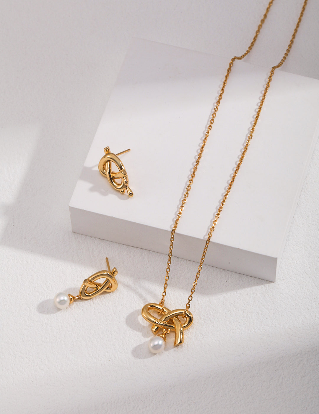 Pearl earrings E0980