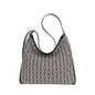 حقيبة SD Monogram Hobo أنيقة وكلاسيكية ومتوفرة للحمل على كتف واحد أو عبر الجسم. 