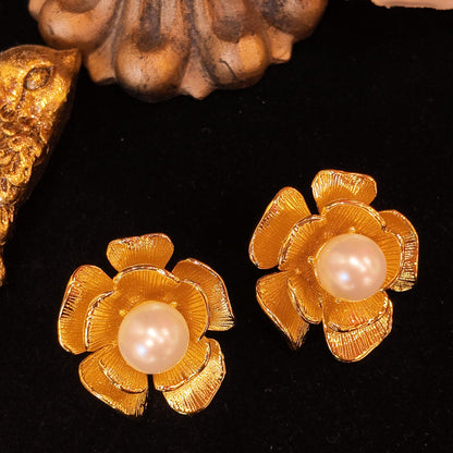 Camellia pearl ear clip JA003