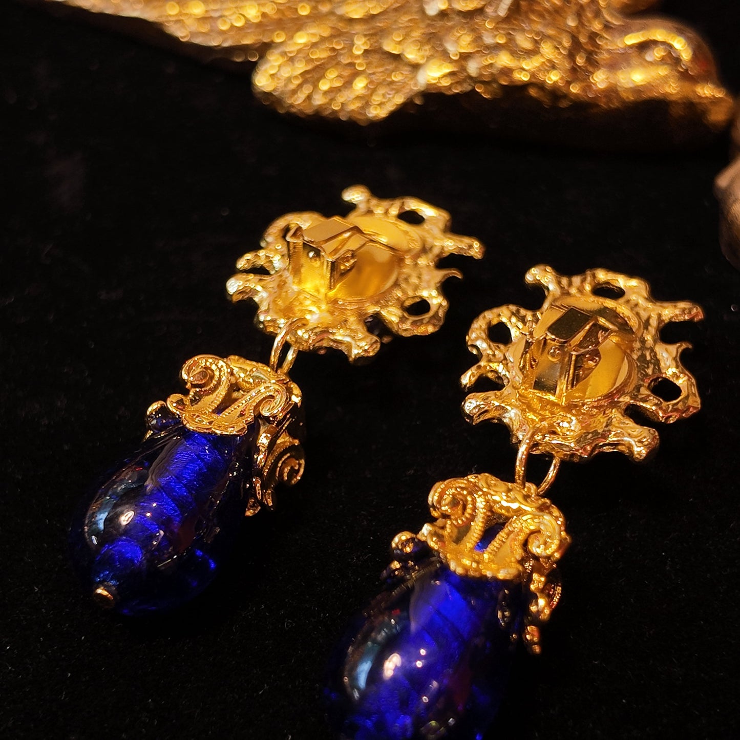 Vintage King Pendant Blue Ear Clip JA016