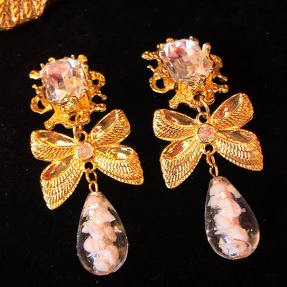 Vintage King Pendant White Ear Clip JA018