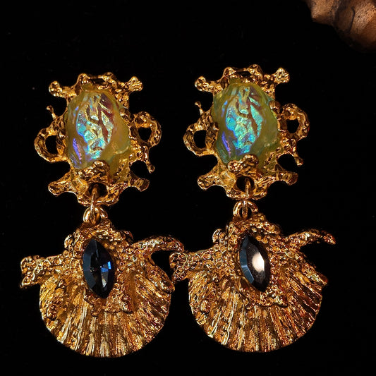 Vintage King Pendant Shell Ear Clip JA019