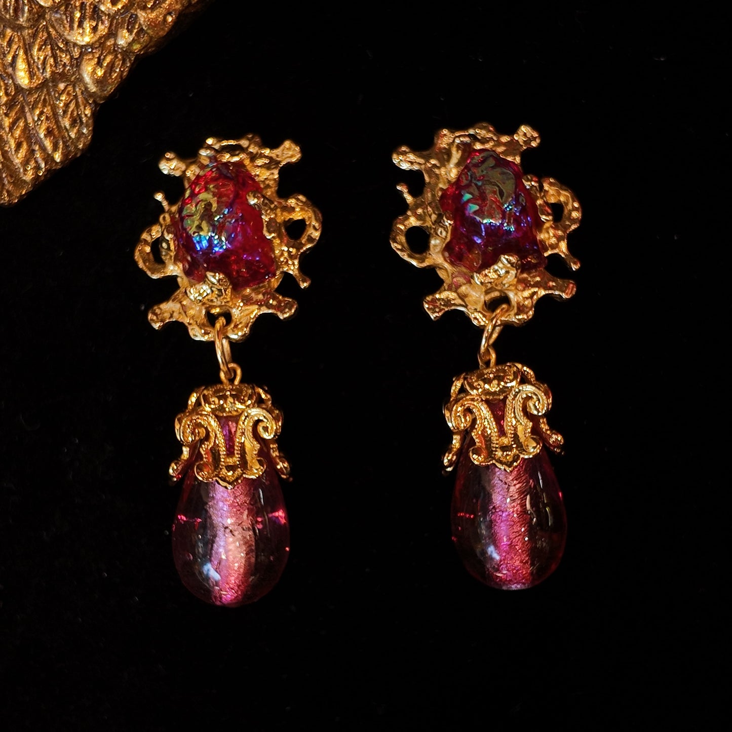 Vintage King Pendant Red Ear Clip JA015