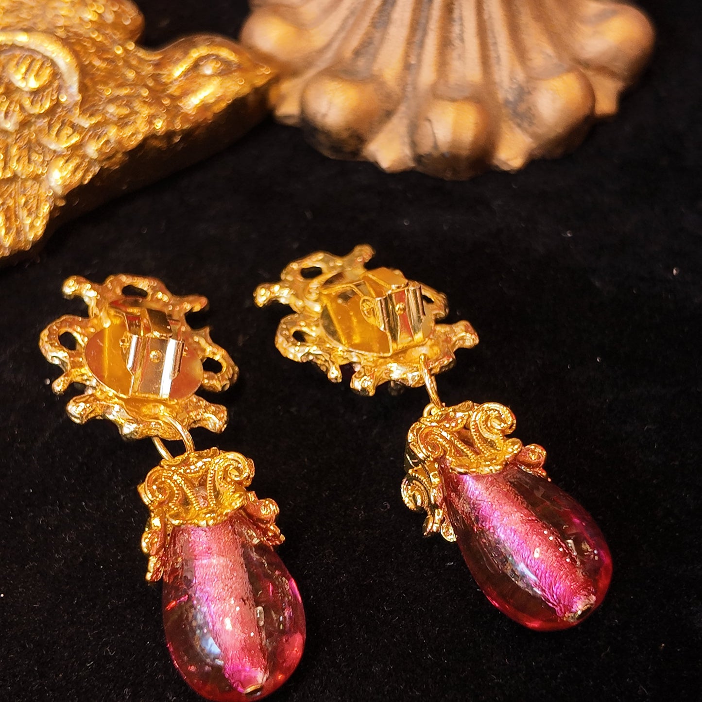 Vintage King Pendant Red Ear Clip JA015