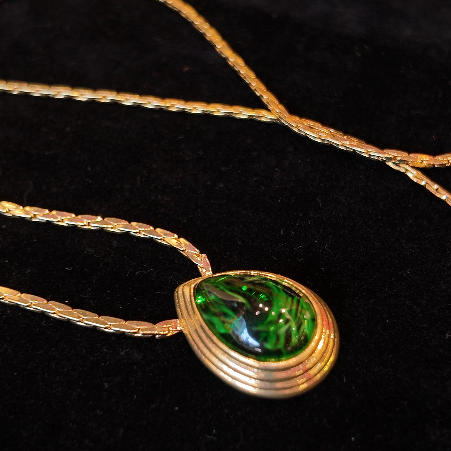 Moire Glaze Green Fine Necklace JA032