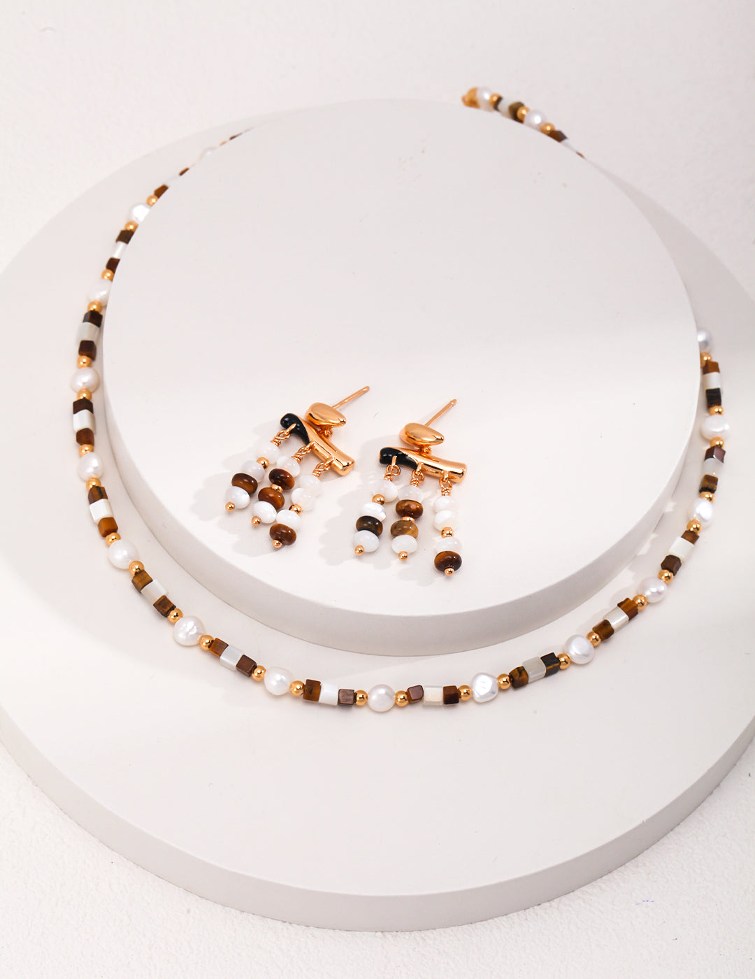 Floating light black shell necklace D0442
