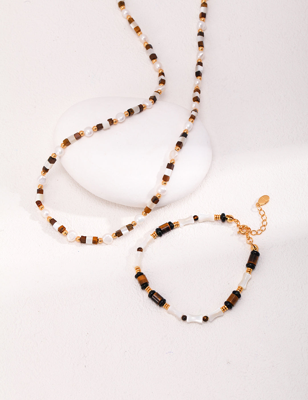 Floating light black shell necklace D0442