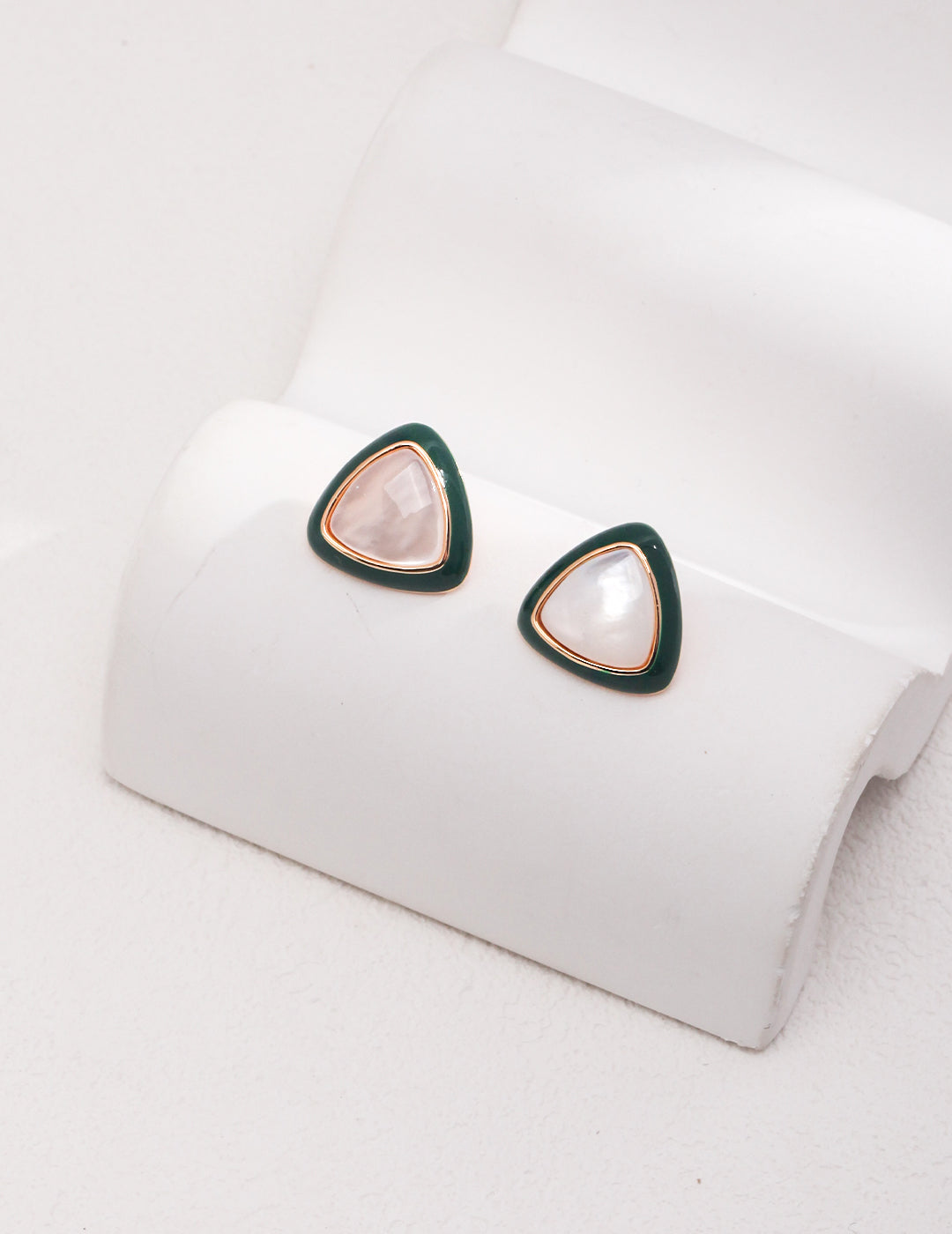 Stud earringsE01020