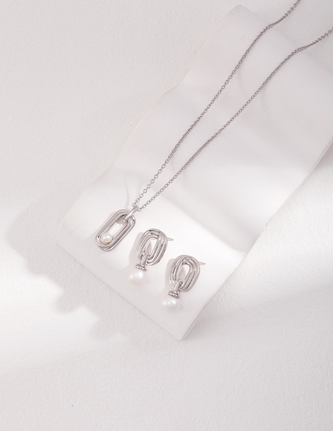 Mobius sterling silver necklace D0399