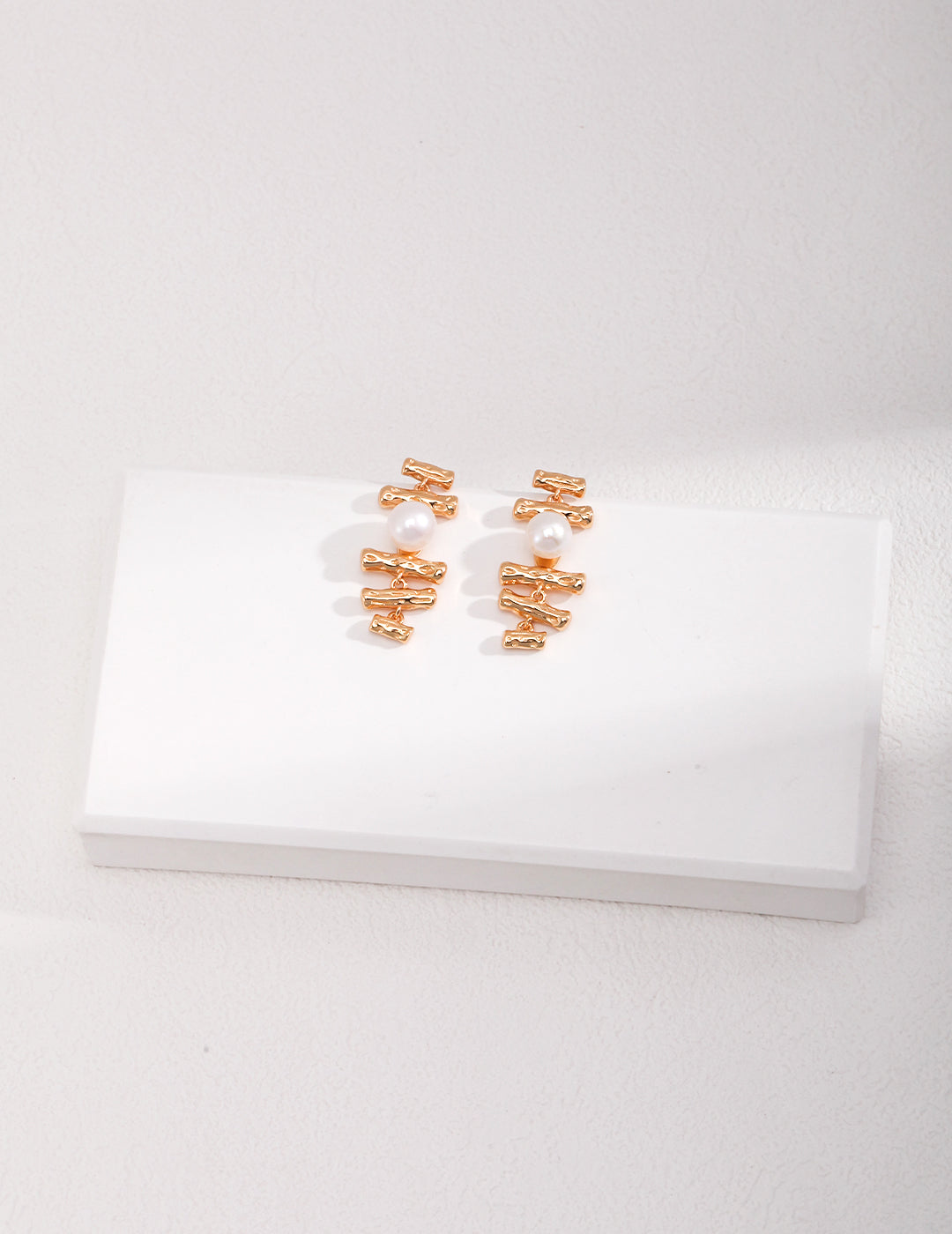 Star trace pearl earrings E01029