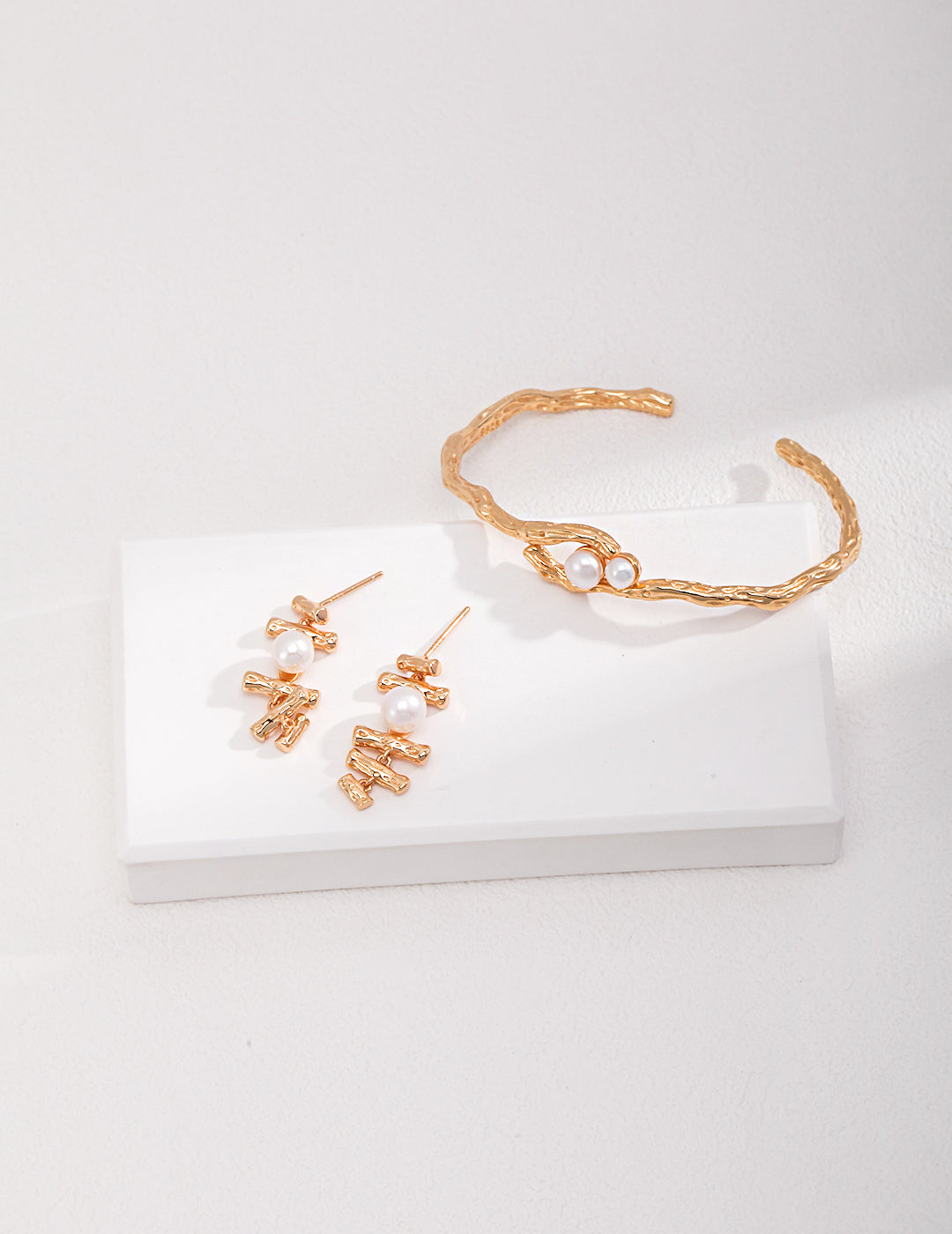 Star trace pearl earrings E01029