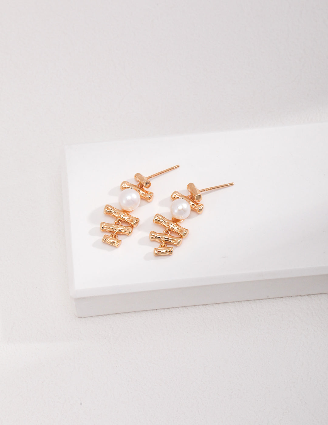 Star trace pearl earrings E01029